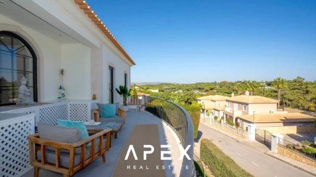 Luxurious 4 Bedroom Villa in Close Proximity to Quinta Do Lago