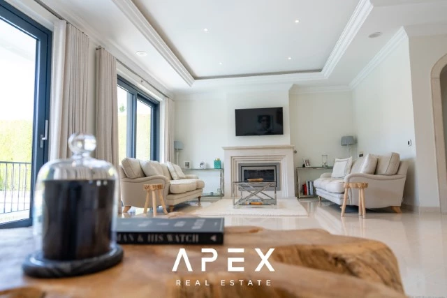 Luxurious 4 Bedroom Villa in Close Proximity to Quinta Do Lago