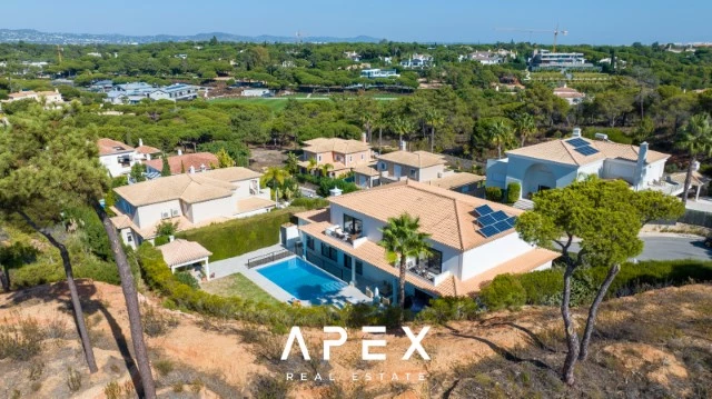 Luxurious 4 Bedroom Villa in Close Proximity to Quinta Do Lago