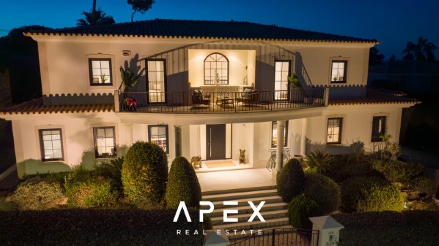 Luxurious 4 Bedroom Villa in Close Proximity to Quinta Do Lago