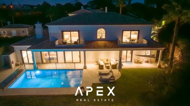 Luxurious 4 Bedroom Villa in Close Proximity to Quinta Do Lago
