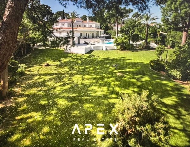 8 Bedroom Villa in Quinta do Lago Modern Villa