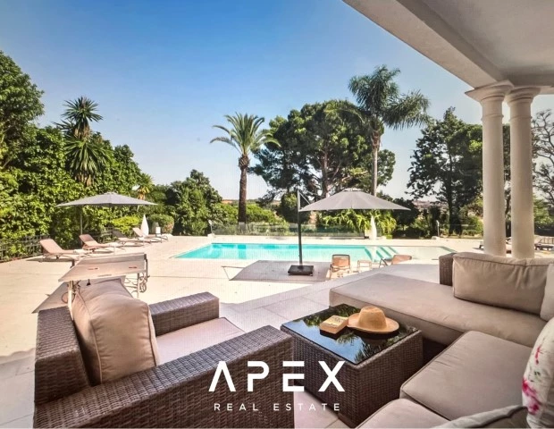 8 Bedroom Villa in Quinta do Lago Modern Villa