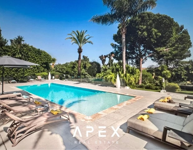8 Bedroom Villa in Quinta do Lago Modern Villa