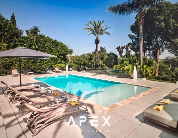 8 Bedroom Villa in Quinta do Lago Modern Villa