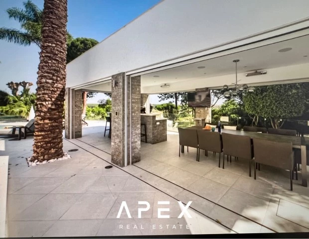 8 Bedroom Villa in Quinta do Lago Modern Villa