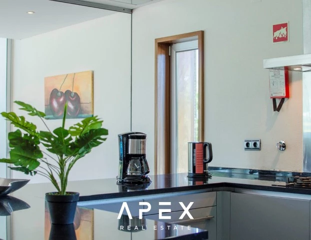 Luxurious 5 Bedroom Villa in Vilamoura | Secluded Retreat with Expansive Pool
/Apex 31