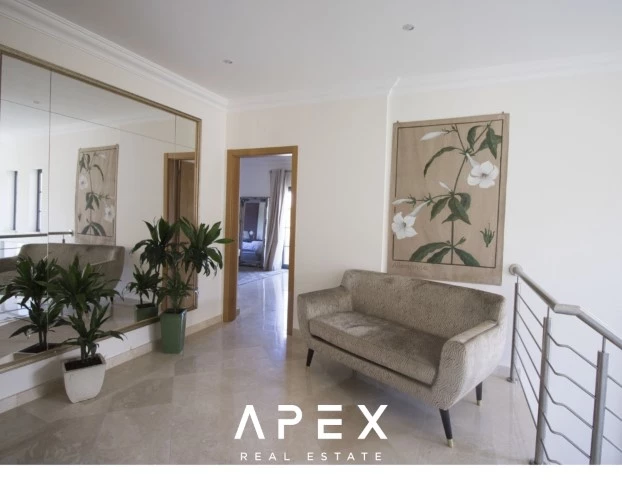 Beautiful modern spacious 5-bedroom villa located between Vale do Lobo and Quinta do Lago