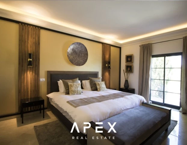Beautiful modern spacious 5-bedroom villa located between Vale do Lobo and Quinta do Lago