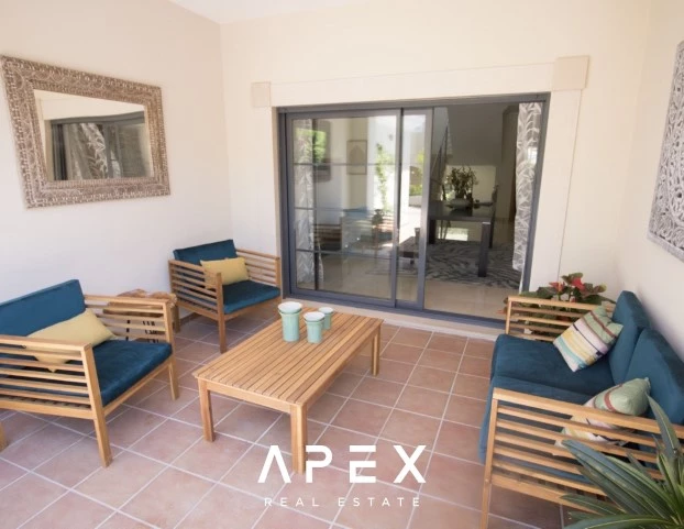 Beautiful modern spacious 5-bedroom villa located between Vale do Lobo and Quinta do Lago