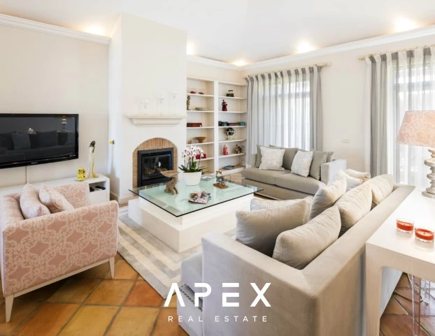 Modern 2 Bedroom Apartment | in Pinheiros Altos | Communal Pool