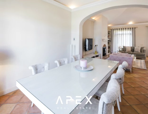 Modern 2 Bedroom Apartment | in Pinheiros Altos | Communal Pool