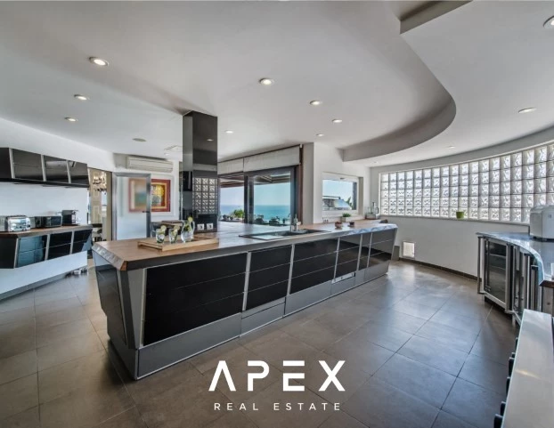 8 Bedroom Luxury Villa | Olhos D'Agua | With Infinity Pool & Sea Views