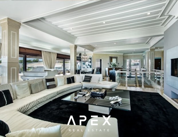 8 Bedroom Luxury Villa | Olhos D'Agua | With Infinity Pool & Sea Views