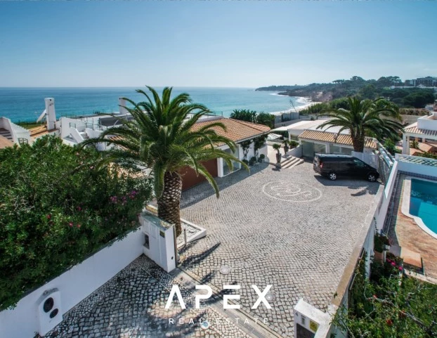 8 Bedroom Luxury Villa | Olhos D'Agua | With Infinity Pool & Sea Views