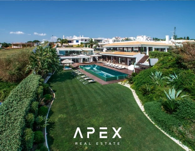 8 Bedroom Luxury Villa | Olhos D'Agua | With Infinity Pool & Sea Views