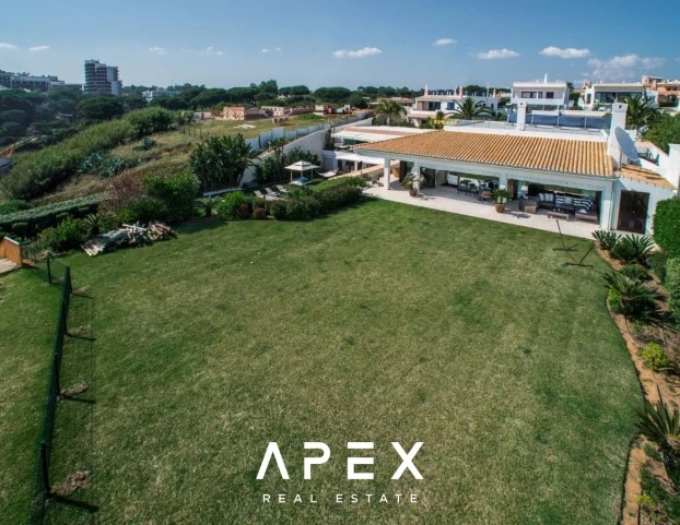 8 Bedroom Luxury Villa | Olhos D'Agua | With Infinity Pool & Sea Views