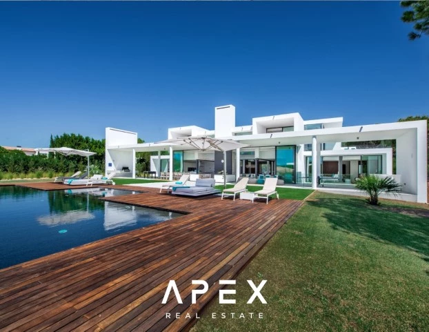Luxury 6 Bedroom Villa | Vilamoura | With Infinity Pool Close To The Beach