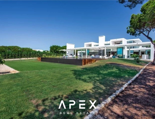 Luxury 6 Bedroom Villa | Vilamoura | With Infinity Pool Close To The Beach