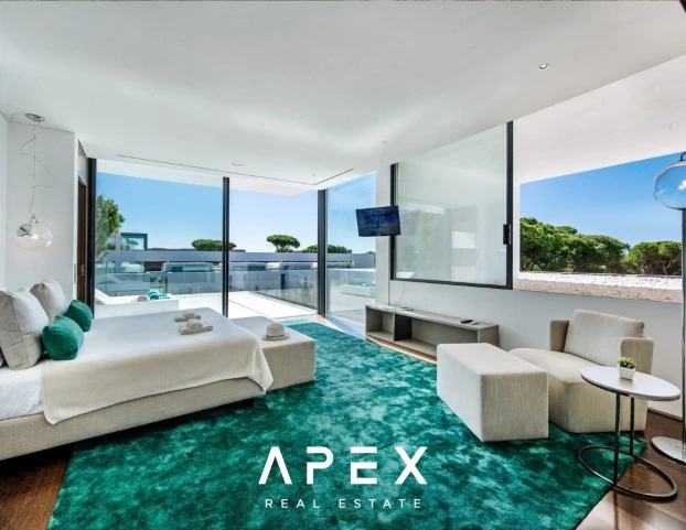 Luxury 6 Bedroom Villa | Vilamoura | With Infinity Pool Close To The Beach
