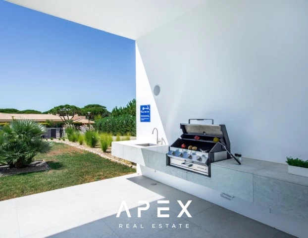 Luxury 6 Bedroom Villa | Vilamoura | With Infinity Pool Close To The Beach