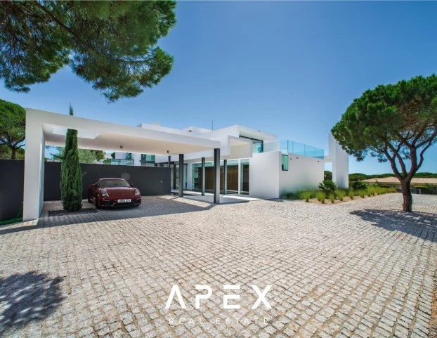 Luxury 6 Bedroom Villa | Vilamoura | With Infinity Pool Close To The Beach