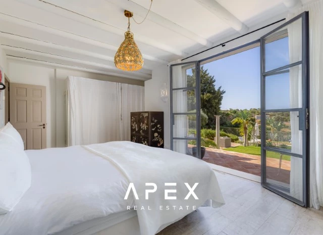 Exclusive Long Term Rental | Superb 5 bedroom, 5 bathroom Boutique Villa