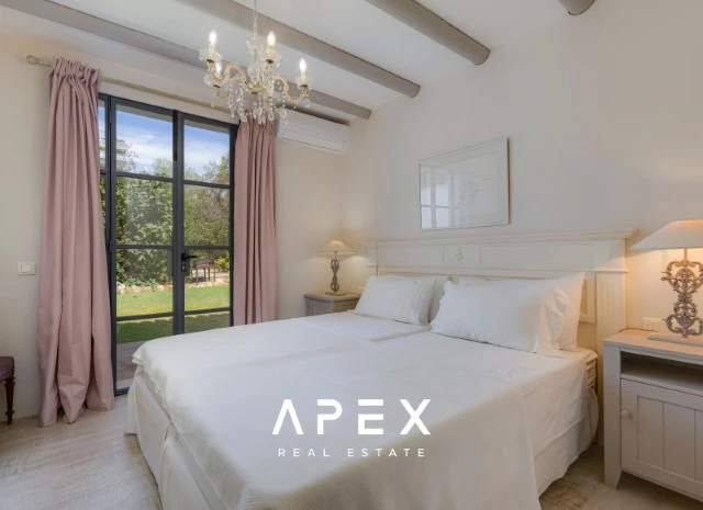 Exclusive Long Term Rental | Superb 5 bedroom, 5 bathroom Boutique Villa
