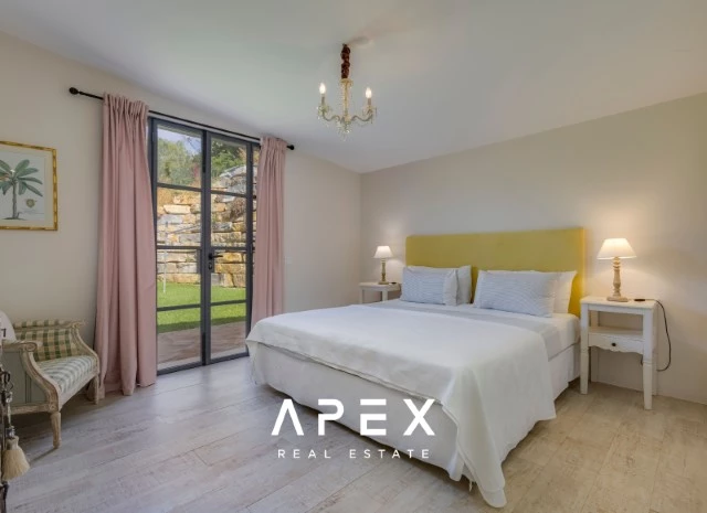 Exclusive Long Term Rental | Superb 5 bedroom, 5 bathroom Boutique Villa