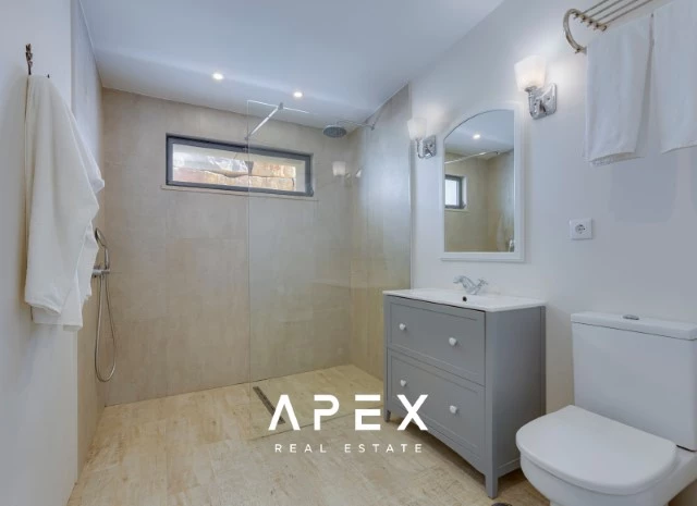 Exclusive Long Term Rental | Superb 5 bedroom, 5 bathroom Boutique Villa