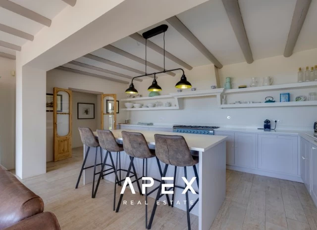 Exclusive Long Term Rental | Superb 5 bedroom, 5 bathroom Boutique Villa