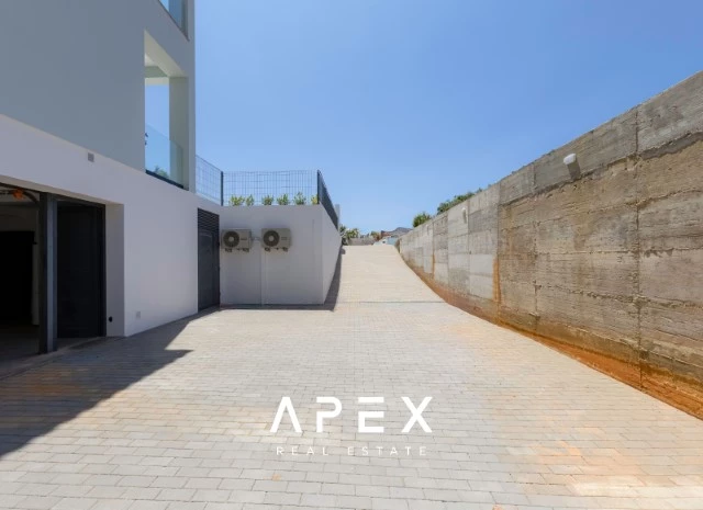 Large brand new Long Term Rental Four Bedroom Villa on a 8200m2 plot