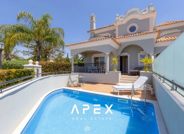 4 Bedroom Townhouse Ocean View | End of Terrace Townhouse