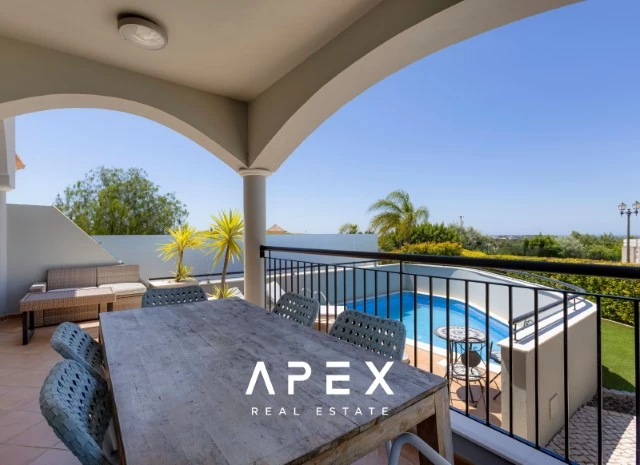 4 Bedroom Townhouse Ocean View | End of Terrace Townhouse