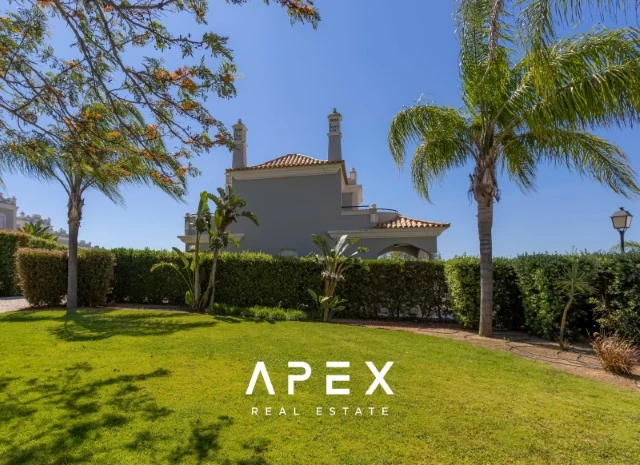 4 Bedroom Townhouse Ocean View | End of Terrace Townhouse