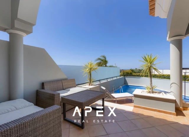 4 Bedroom Townhouse Ocean View | End of Terrace Townhouse