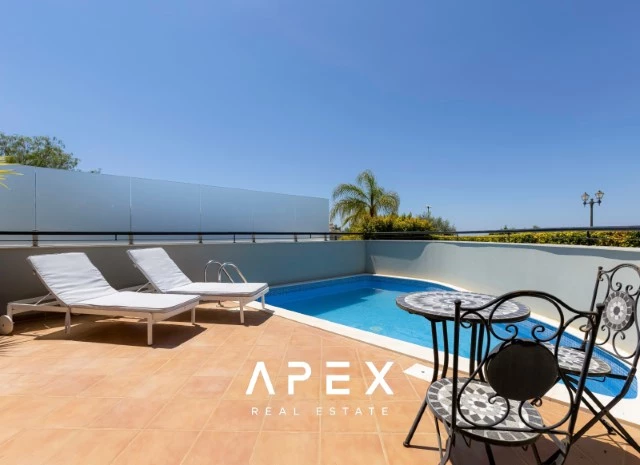 4 Bedroom Townhouse Ocean View | End of Terrace Townhouse