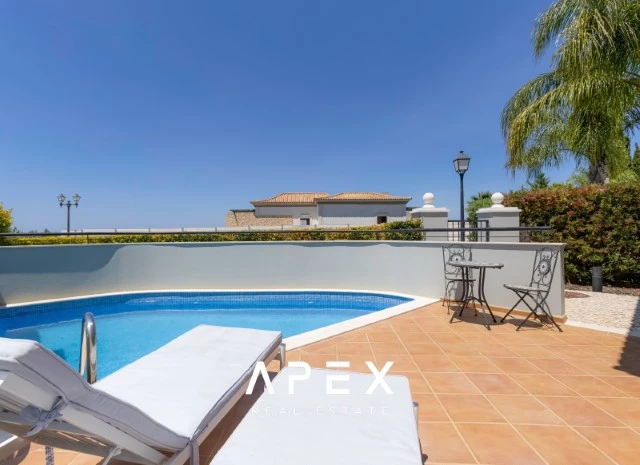 4 Bedroom Townhouse Ocean View | End of Terrace Townhouse