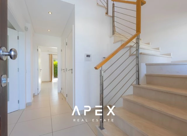 4 Bedroom Townhouse Ocean View | End of Terrace Townhouse