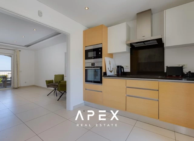 4 Bedroom Townhouse Ocean View | End of Terrace Townhouse