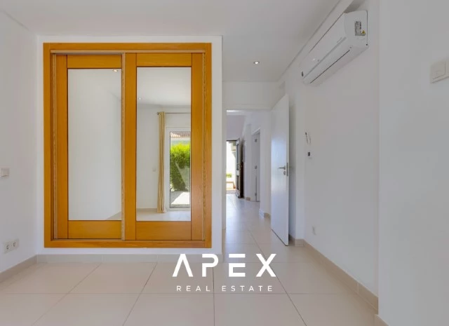 4 Bedroom Townhouse Ocean View | End of Terrace Townhouse