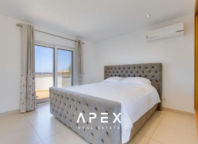 4 Bedroom Townhouse Ocean View | End of Terrace Townhouse