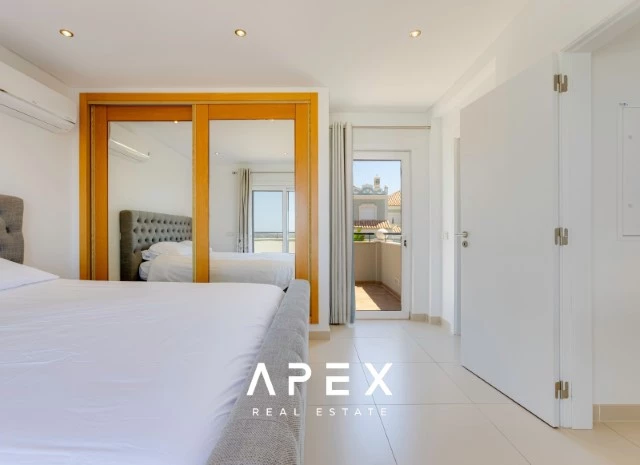 4 Bedroom Townhouse Ocean View | End of Terrace Townhouse