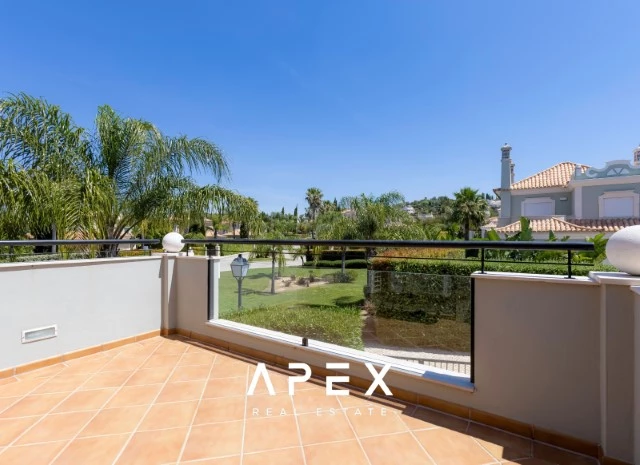 4 Bedroom Townhouse Ocean View | End of Terrace Townhouse