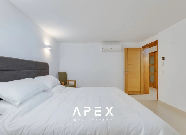 4 Bedroom Townhouse Ocean View | End of Terrace Townhouse