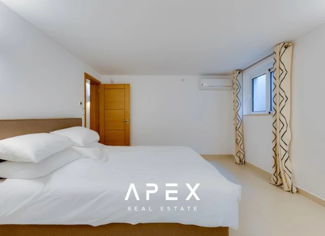 4 Bedroom Townhouse Ocean View | End of Terrace Townhouse