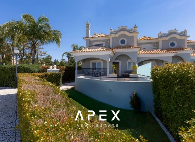 4 Bedroom Townhouse Ocean View | End of Terrace Townhouse