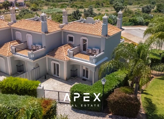 4 Bedroom Townhouse Ocean View | End of Terrace Townhouse