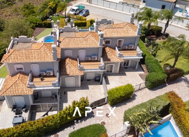 4 Bedroom Townhouse Ocean View | End of Terrace Townhouse