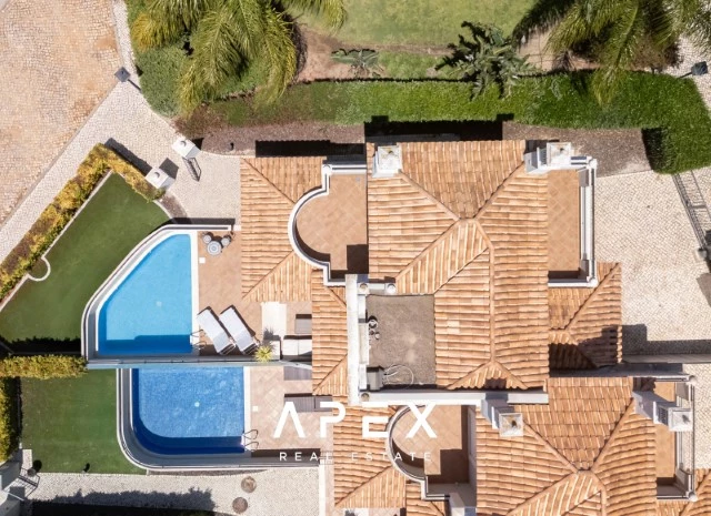 4 Bedroom Townhouse Ocean View | End of Terrace Townhouse